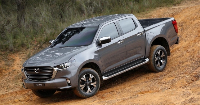 Mazda BT-50 2021 gây bất ngờ với hơn 100 phụ kiện đi kèm